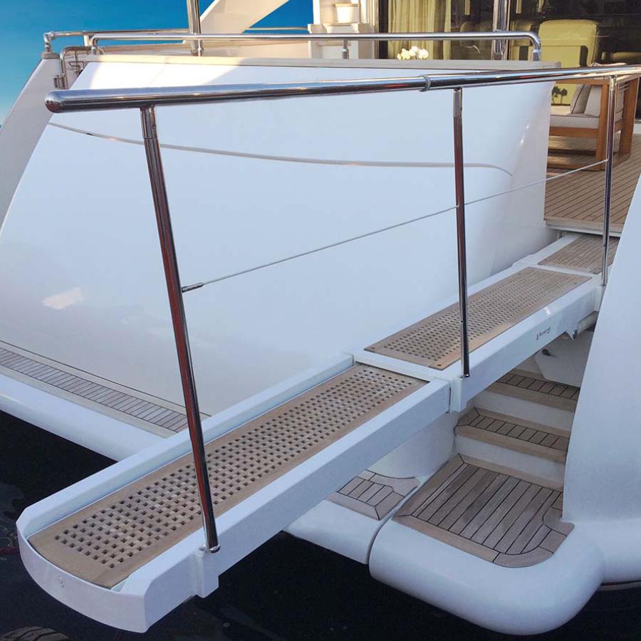  Besenzoni passerella idraulica rientrante PI 376 albatross - pi 386 super albatross on luxury yacht